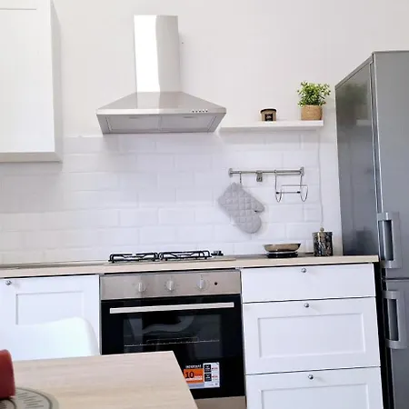 House Center Apartment