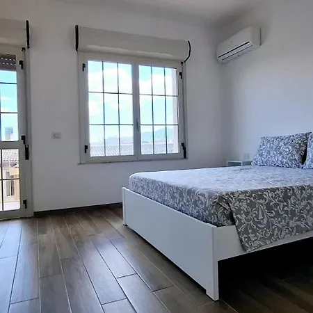 House Center Apartment